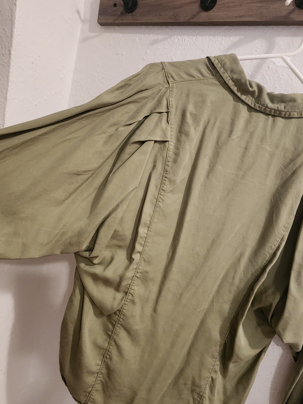 RW&CO Olive Dolman/Batwing Relaxed Sleeve Button-Down- Tencel/Lyocell - Small - Picture 5 of 8